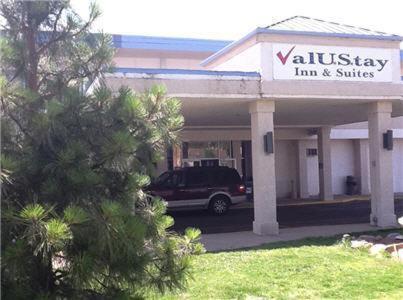 Valustay Inn & Suites Pueblo Exterior photo